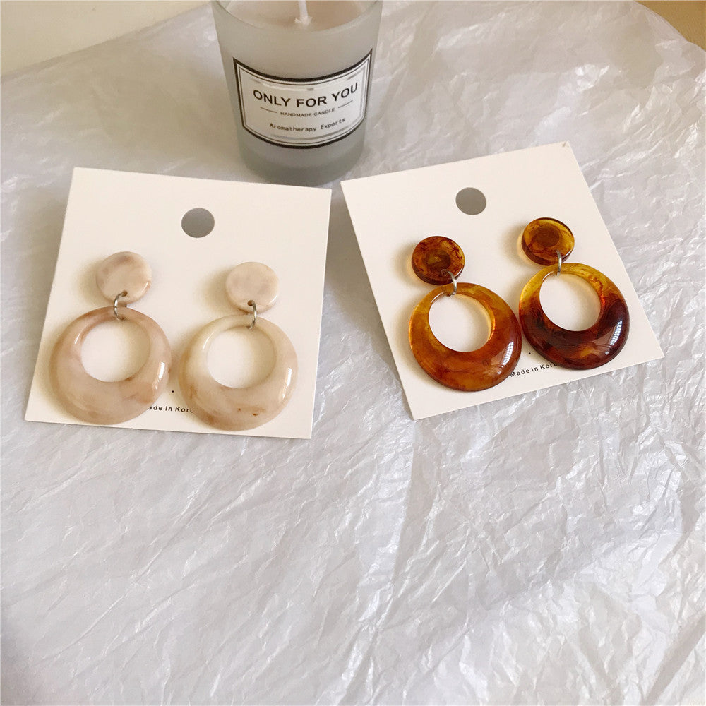 Niche Retro Figure 8 Amber Brown Resin Temperament Earrings