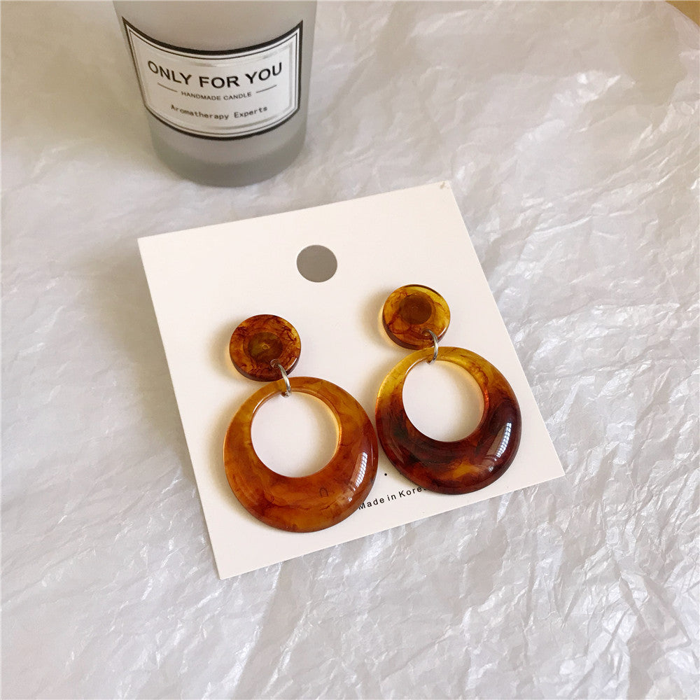 Niche Retro Figure 8 Amber Brown Resin Temperament Earrings