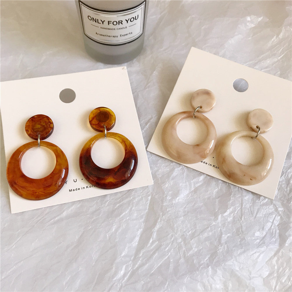 Niche Retro Figure 8 Amber Brown Resin Temperament Earrings