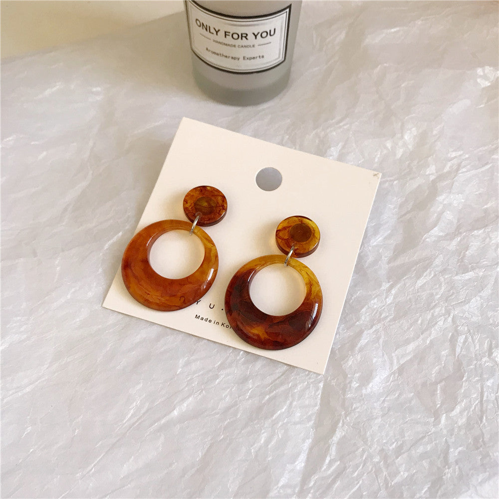 Niche Retro Figure 8 Amber Brown Resin Temperament Earrings