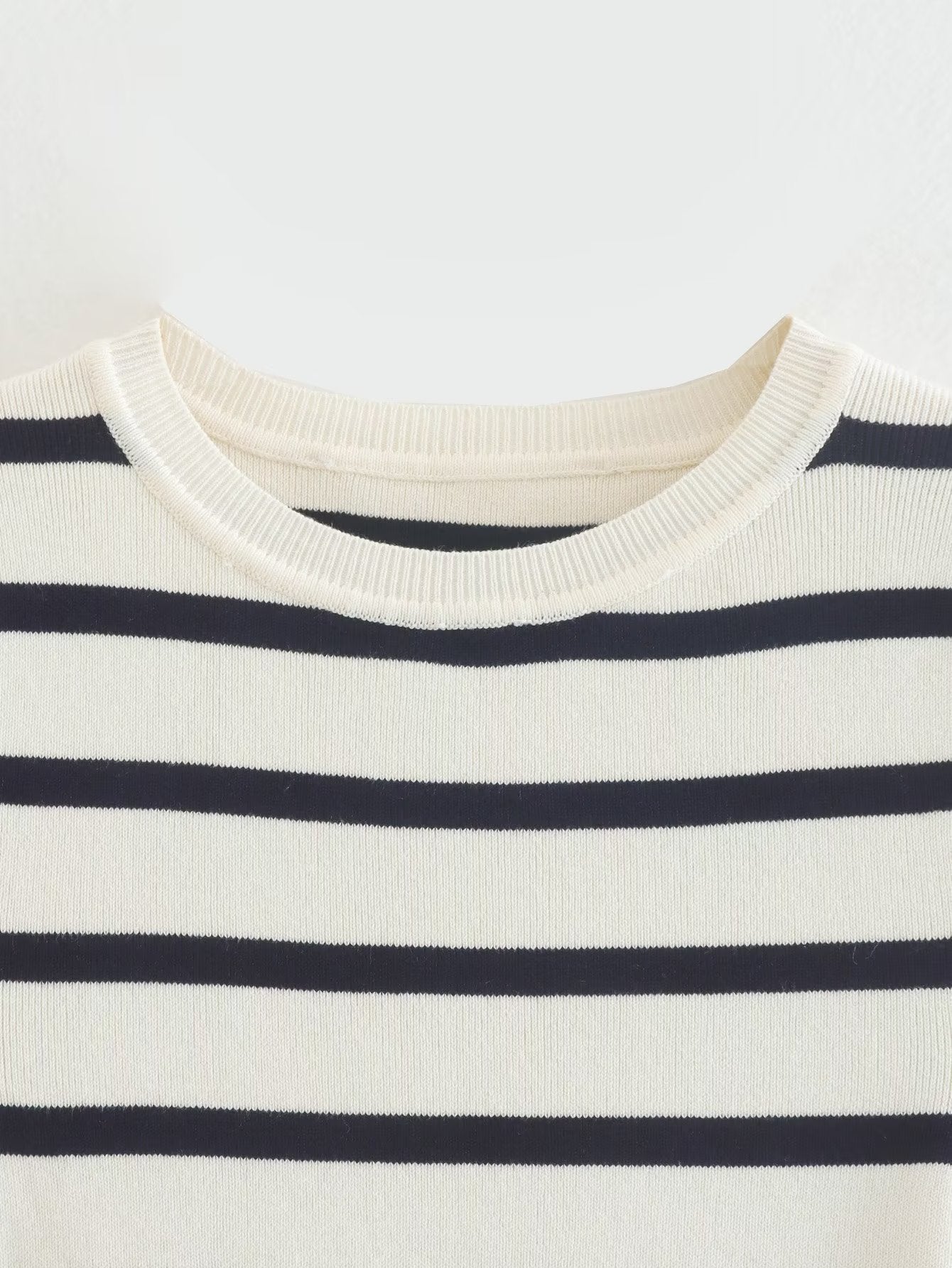 Two-color Short Knitted Top Slim Striped