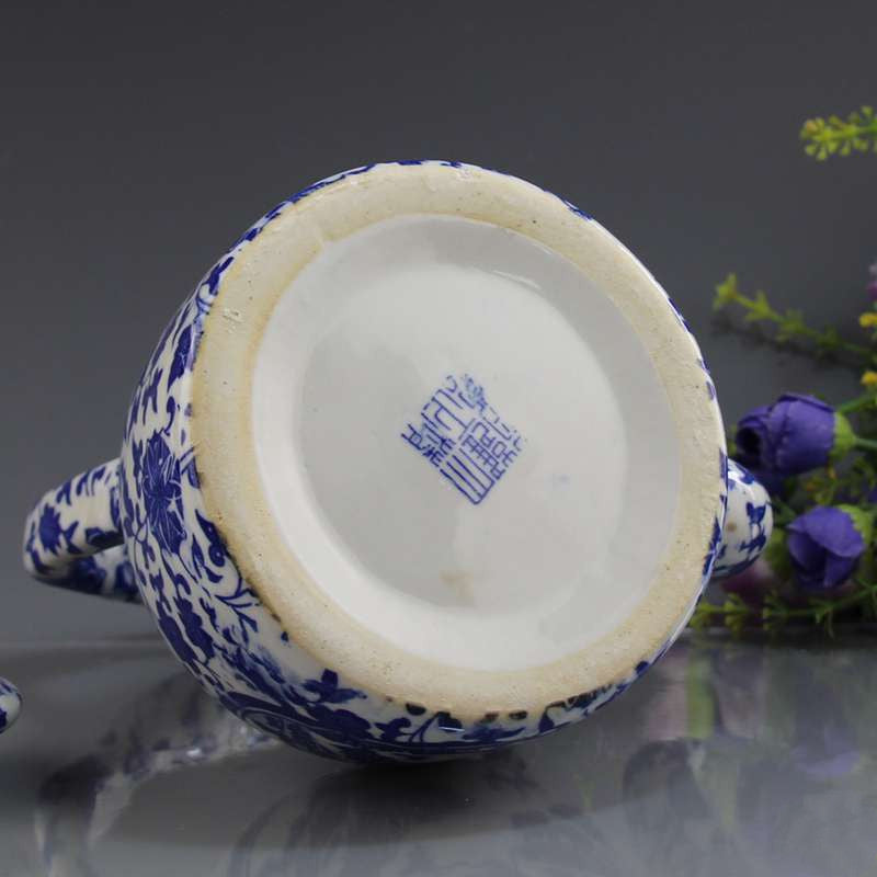 Elegant Blue and White Teapot Home Decoration