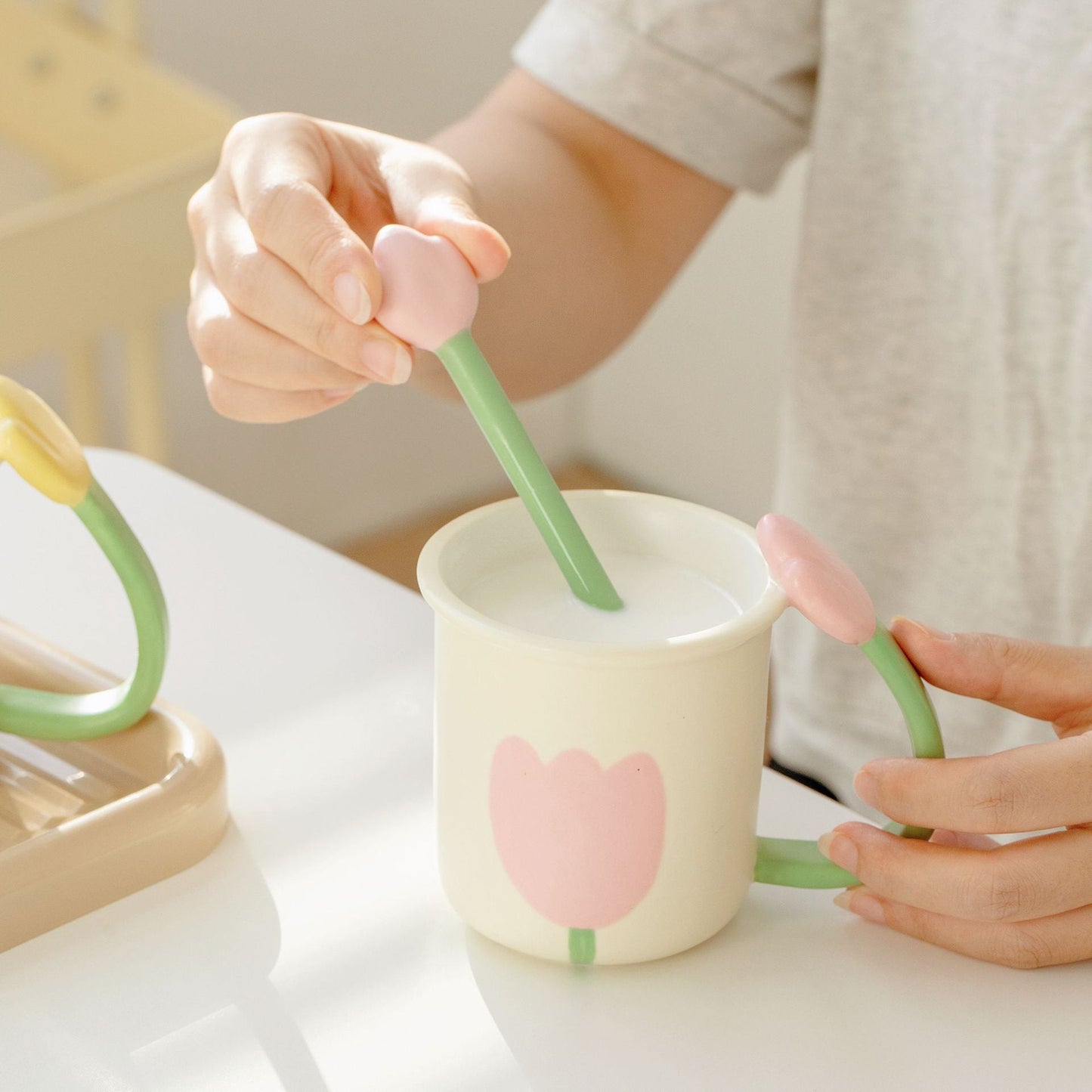 Cute Girl Good-looking Couple Water Mug