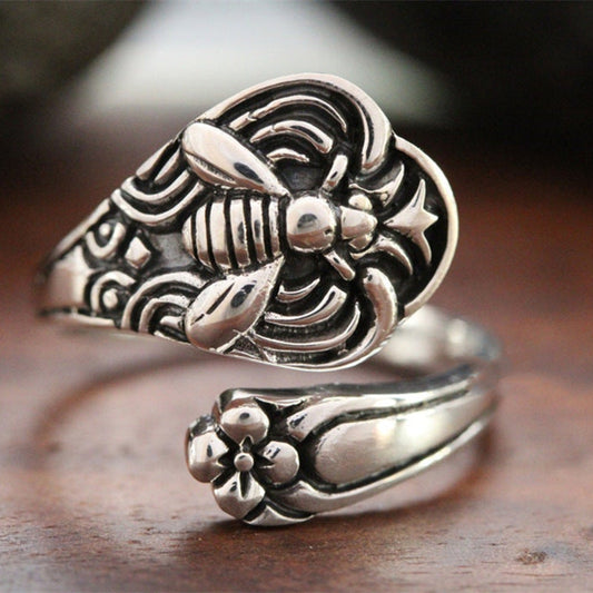 Adjustable Packaging Around Bee Spoon Ring For Women