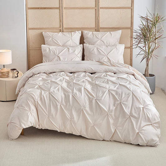 3pcs Bedding Cover .Craft twist design .Simple and superior .Soft and comfortable fabric .Suitable  men and women bedroom decoration
