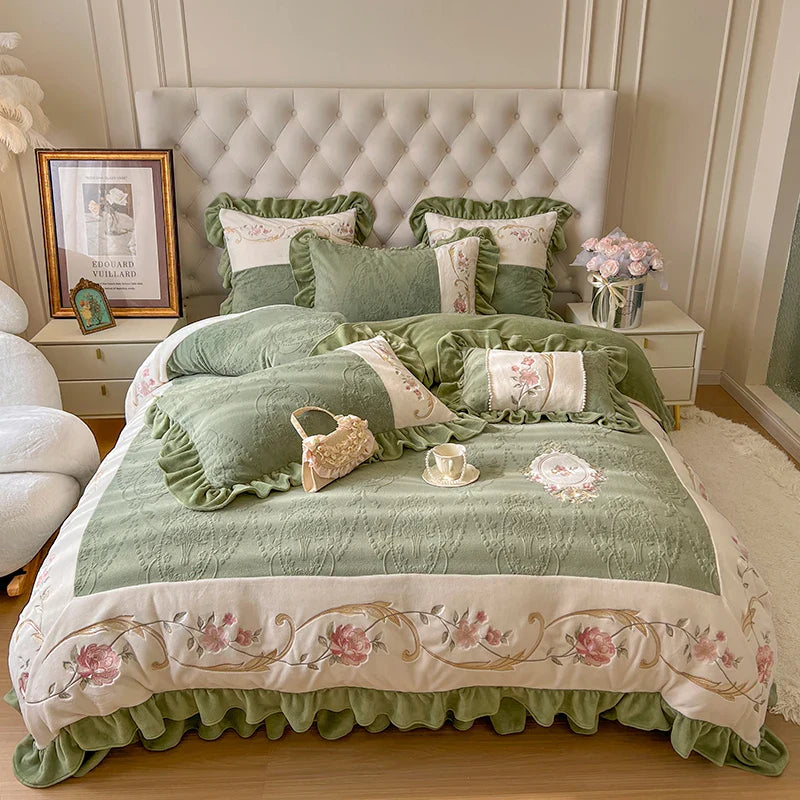 Romantic French Vintage Carved Velvet Lace Ruffles Flowers Embroidery Bedding Set Velvet Fleece Duvet Cover Bed Sheet Pillowcase