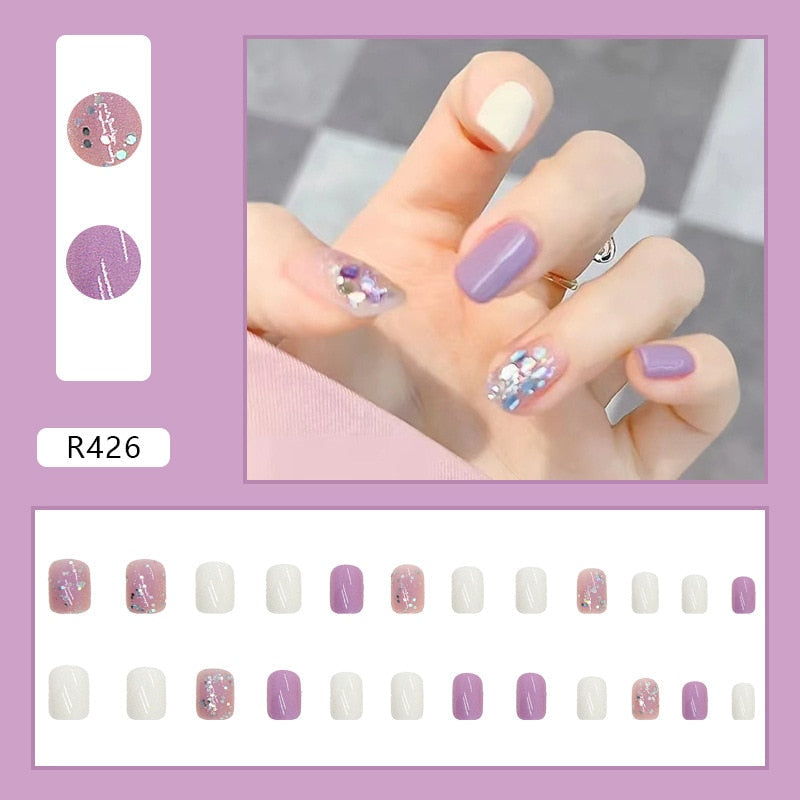 24Pcs/Box New Christmas Elk Snowflake Fake Nails Artificial Short Round Press on Acrylic Nails Tips Coffin Nail with Glue