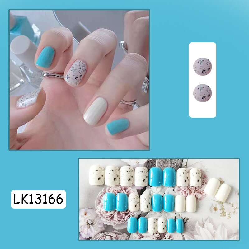 24Pcs/Box New Christmas Elk Snowflake Fake Nails Artificial Short Round Press on Acrylic Nails Tips Coffin Nail with Glue