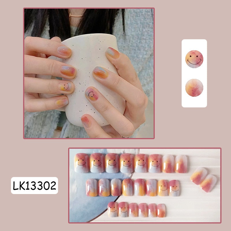 24Pcs/Box New Christmas Elk Snowflake Fake Nails Artificial Short Round Press on Acrylic Nails Tips Coffin Nail with Glue