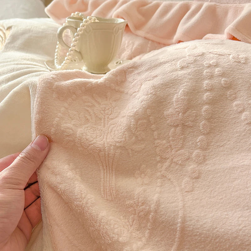 Romantic French Vintage Carved Velvet Lace Ruffles Flowers Embroidery Bedding Set Velvet Fleece Duvet Cover Bed Sheet Pillowcase