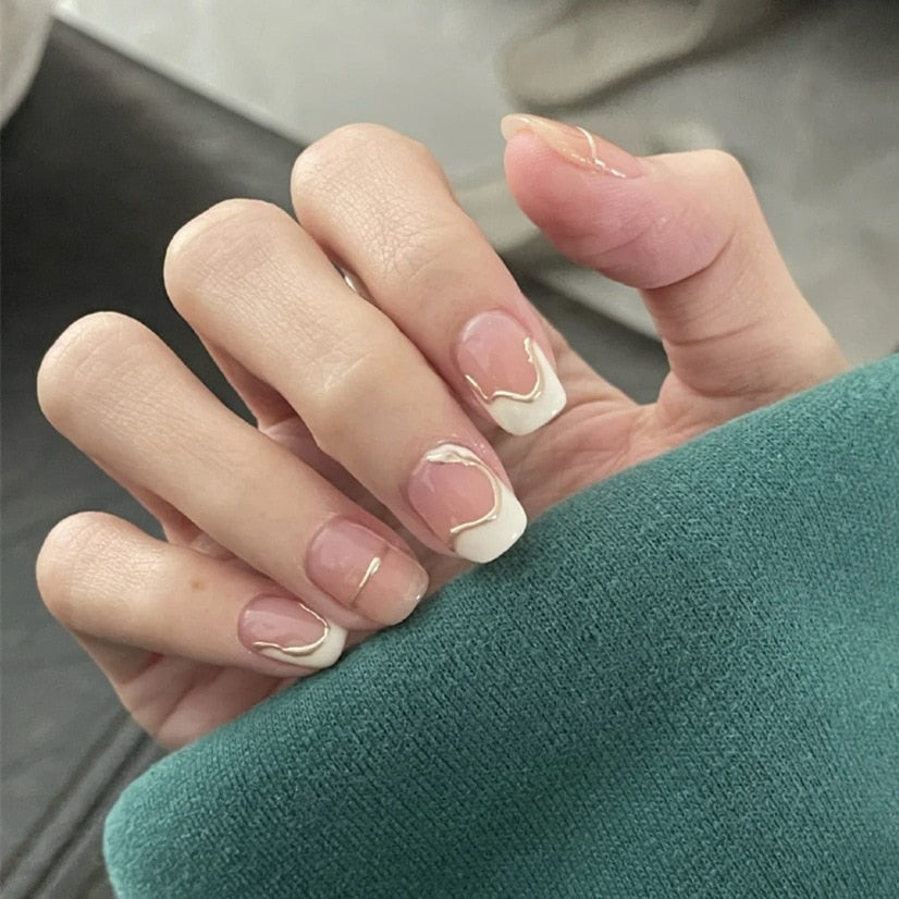 24Pcs/Box New Christmas Elk Snowflake Fake Nails Artificial Short Round Press on Acrylic Nails Tips Coffin Nail with Glue