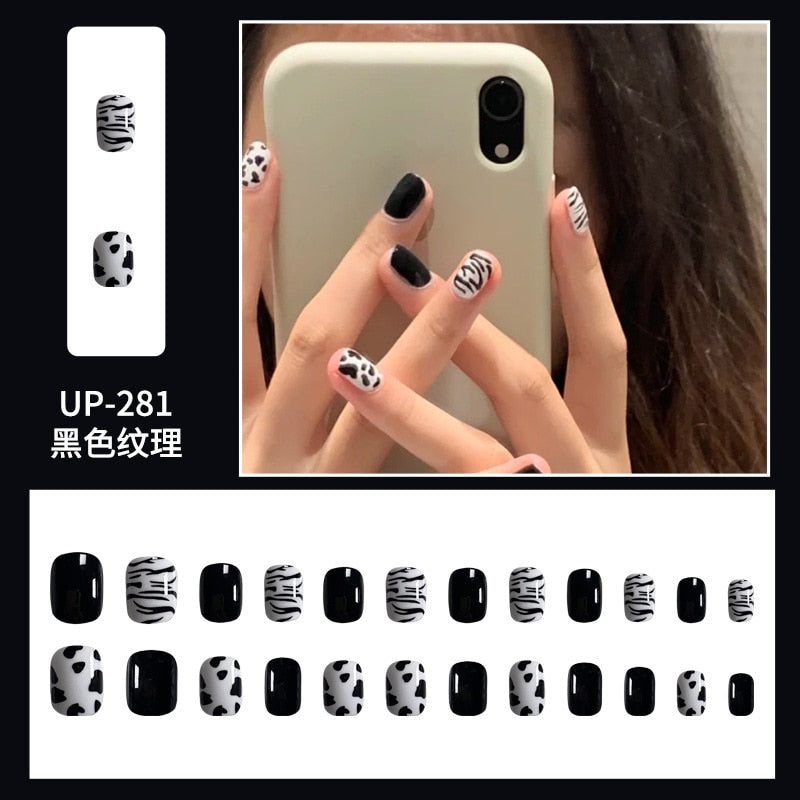 24Pcs/Box New Christmas Elk Snowflake Fake Nails Artificial Short Round Press on Acrylic Nails Tips Coffin Nail with Glue