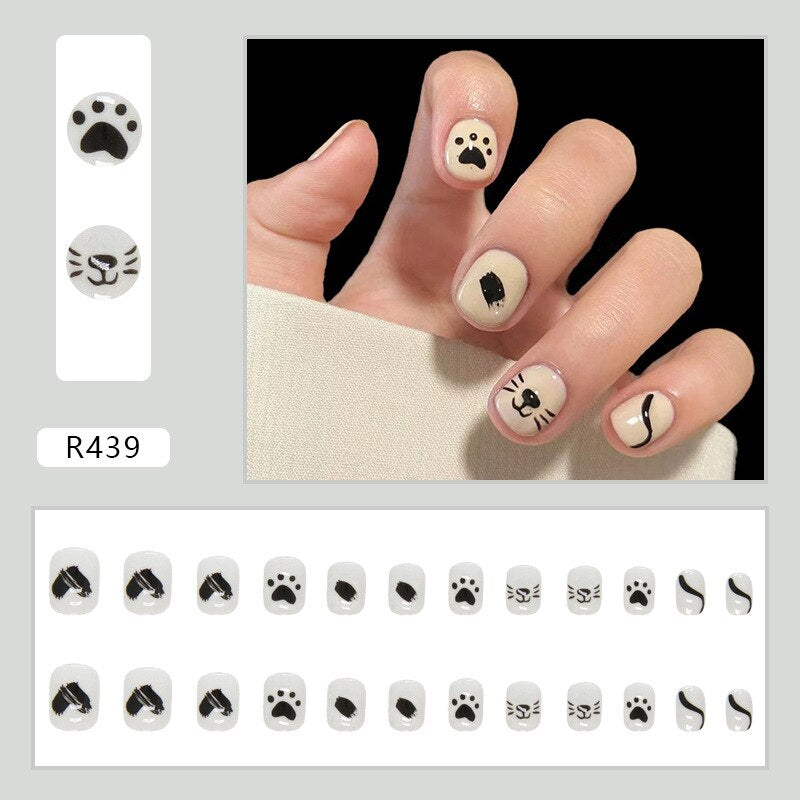 24Pcs/Box New Christmas Elk Snowflake Fake Nails Artificial Short Round Press on Acrylic Nails Tips Coffin Nail with Glue