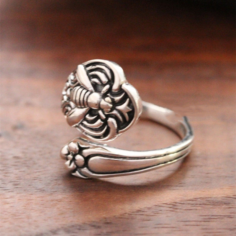 Adjustable Packaging Around Bee Spoon Ring For Women