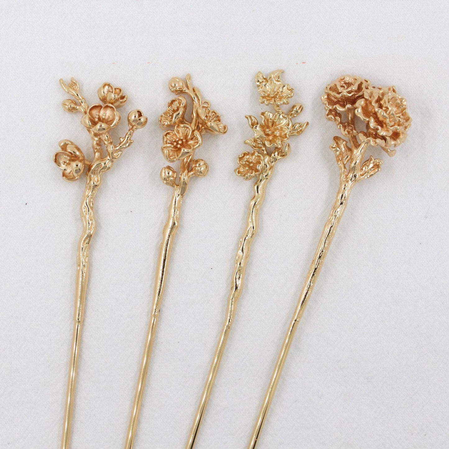 Antique Material Flower Season Hairpin